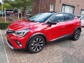 Damaged car Renault Captur 1.6 Hybr 145 techno 2023/12