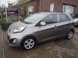 Voiture accidenté Kia Picanto 1.0 CVVT ISG Comfort pack 2013/3