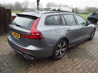 Volvo V-60 2.0 B3 r-Design Motorschade picture 4