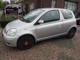 damaged passenger cars Toyota Yaris 1.3 VVT-i Sol Automaat 2004/1