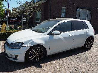 Volkswagen Golf 1.4 TSI GTE Connected Series picture 1