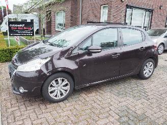 Coche accidentado Peugeot 208 1.2 Vti active 2013/11