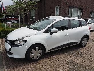 damaged passenger cars Renault Clio 0.9 Tce Expression 2014/3