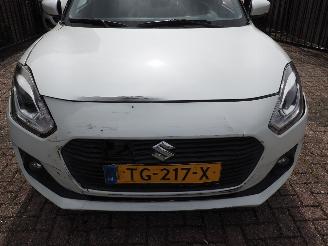 Suzuki Swift 1.2 Stijl Smart Hybrid picture 9