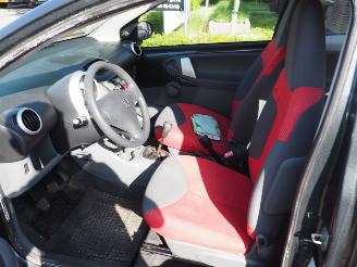 Peugeot 107 1.0-12V XS Urban Move picture 14