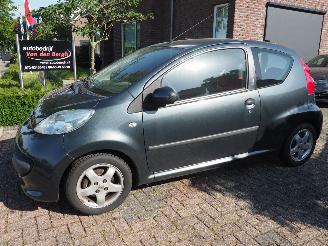 Unfallwagen Peugeot 107 1.0-12V XS Urban Move 2008/2
