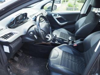 Peugeot 2008 1.2 PureTech Allure picture 26