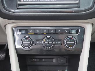 Volkswagen Tiguan 2.0 Tdi R-Line Connected Serie picture 28