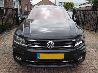 Volkswagen Tiguan 2.0 Tdi R-Line Connected Serie picture 2