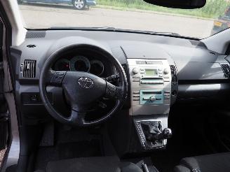 Toyota Corolla-verso 2.0 D-4D Sol picture 14