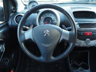 Peugeot 107 1.0 Active Automaat picture 15