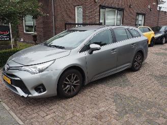 Unfallwagen Toyota Avensis 1.8 VVT-I Aspiration Automaat 2015/7