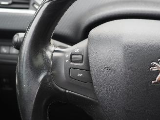 Peugeot 2008 1.6 VTi Allure Automaat picture 18