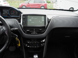 Peugeot 2008 1.6 VTi Allure Automaat picture 21