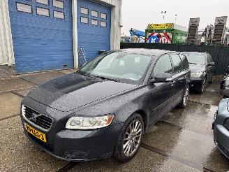 Vaurioauto  passenger cars Volvo V-50 2.0 Sport 107kw 2010/5