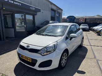 uszkodzony samochody osobowe Kia Rio 1.2 63KW AIRCO 2014/6