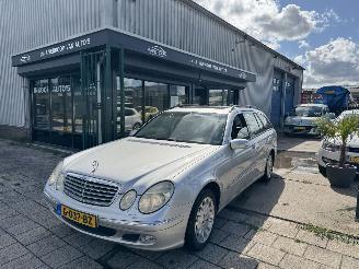 Damaged car Mercedes E-klasse E240 130KW AUTOMAAT 2003/10