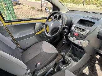 Peugeot 107 1.0 12V AIRCO 5-DEURS picture 5