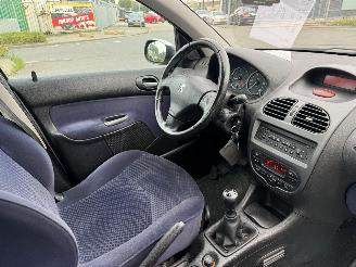 Peugeot 206 1.4 16V AIRCO 5-DEURS 105.000 KM NAP! picture 6