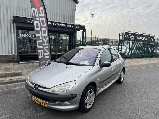 Peugeot 206 1.4 16V AIRCO 5-DEURS 105.000 KM NAP! picture 2