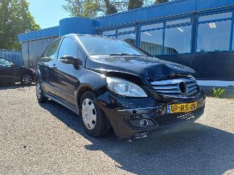 uszkodzony samochody osobowe Mercedes B-klasse 170 2005/8