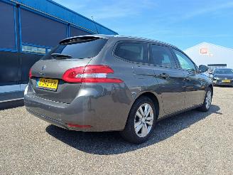 Peugeot 308 SW 1.2 PureTech Blue Lease Executive picture 4