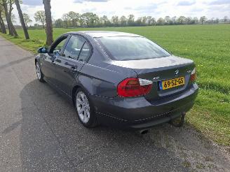 BMW 3-serie 318i sedan picture 3
