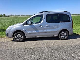 uszkodzony samochody osobowe Peugeot Partner TEPEE 2017/9