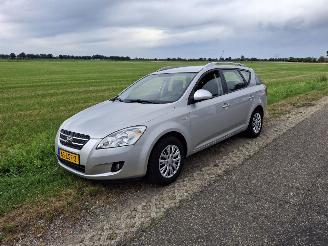 Schadeauto Kia Cee d SW 1.6 16V 2009/4