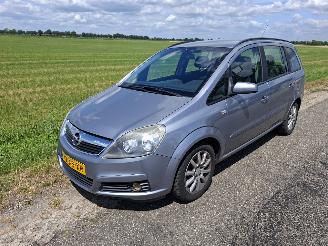 Vaurioauto  passenger cars Opel Zafira B 1.8 16V 2007/9