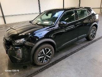 Damaged car Peugeot 2008 Hybrid 1.2 100-KW Automaat Style 2025/3