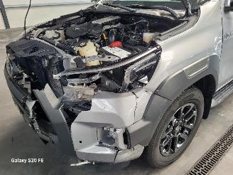 Toyota Hilux 2.8 D-4D 150-KW Automaat 4-WD Invincible Dubbel-Cabine picture 6