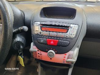 Peugeot 107 1.0i-12v 50-KW XS 5drs picture 20