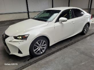 Vaurioauto  passenger cars Lexus IS 300h Hybrid 133-KW Automaat 2017/2