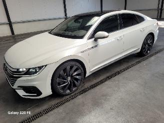 Vaurioauto  passenger cars Volkswagen Arteon 2.0 TDi 176-KW DSG 4-MOTION R-LINE 2018/1