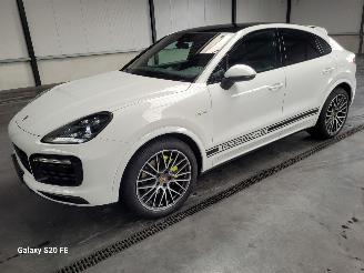 Voiture accidenté Porsche Cayenne Coupe 3.0 e-Hybrid 340-KW Automaat AWD 2021/10