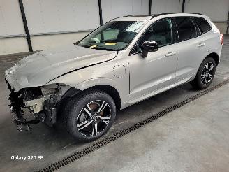 Vaurioauto  passenger cars Volvo Xc-60 2.0 T6 251-KW Automaat AWD R-Design Plug-In-Hybrid 2022/3