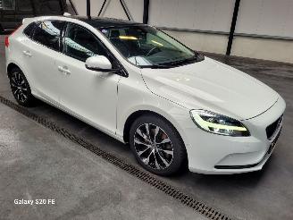 Voiture accidenté Volvo V-40 1.5 T3 112-KW Automaat 5drs Panoramadak 2018/10