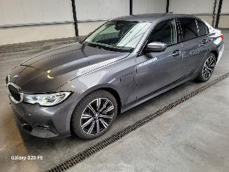 Auto incidentate BMW 3-serie 330e Limo 215-KW Automaat High-Executive 2019/10