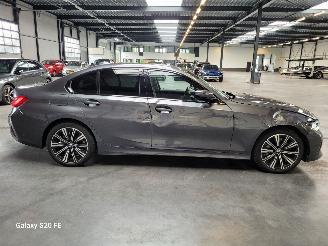 BMW 3-serie 330e Limo 215-KW Automaat High-Executive picture 5