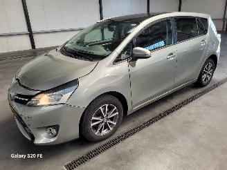 Auto incidentate Toyota Verso 1.8 VVT-i 108-KW 6-Bak Business Panoramadak 2014/1