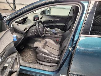 Peugeot 5008 PureTech 1.2 96-KW Automaat 7-Persoons picture 19