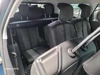 Peugeot 5008 PureTech 1.2 96-KW Automaat 7-Persoons picture 17