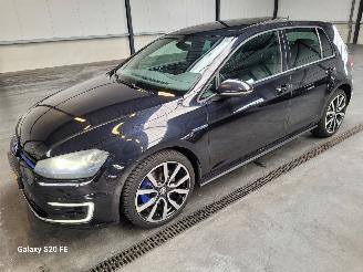 Vaurioauto  passenger cars Volkswagen Golf GTE 1.4 TSi 110-KW DSG 5drs Panoramadak 2015/1