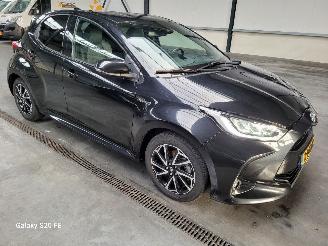 skadebil auto Toyota Yaris Hybrid 1.5 67-KW Automaat 5drs Executive 2021/4