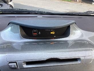 Toyota iQ  picture 11