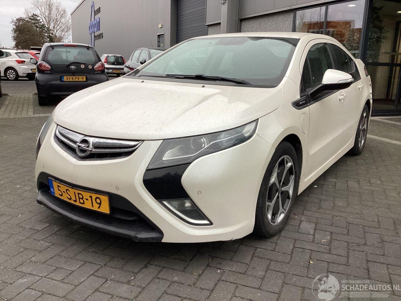 Opel Ampera 
