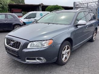 Schadeauto Volvo V-70 25 20V 2010/3