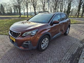 uszkodzony samochody osobowe Peugeot 3008 1.2 PureTech Blue Lease Executive 2017/9
