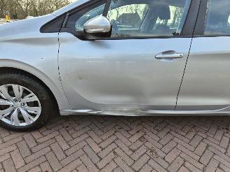 Peugeot 208 1.2 VTi Active picture 5